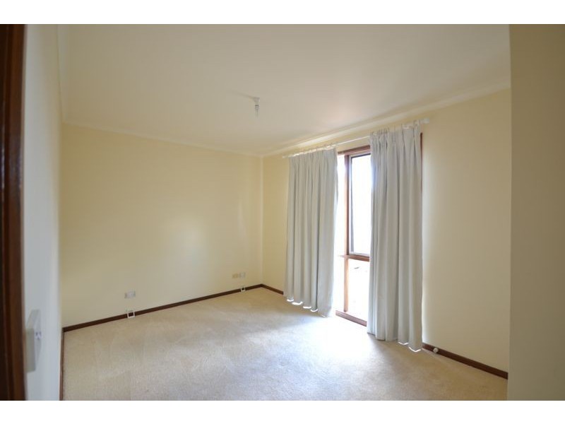 2/8 Duff Street, Cranbourne VIC 3977