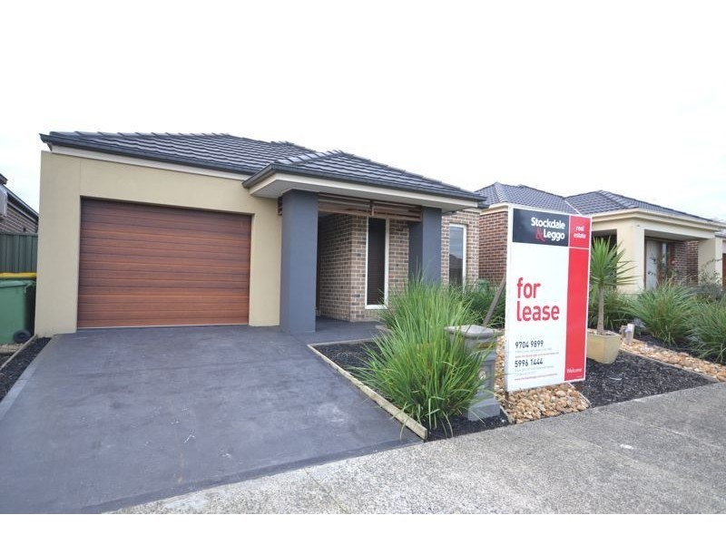 27 Moore Mews, Pakenham VIC 3810