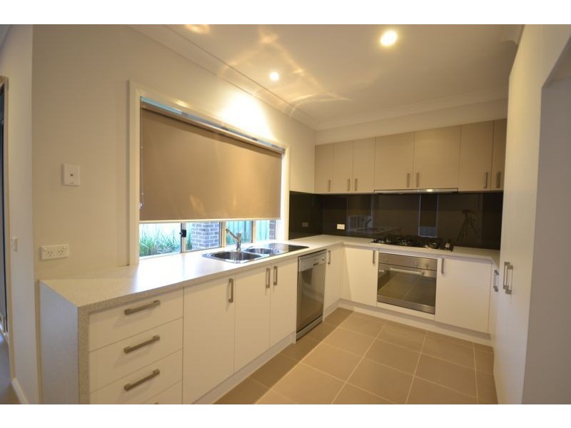 27 Moore Mews, Pakenham VIC 3810