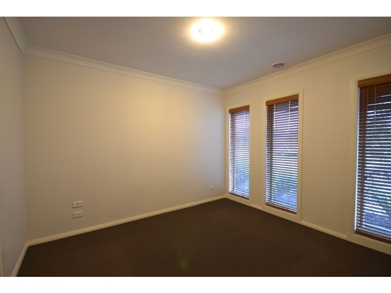 27 Moore Mews, Pakenham VIC 3810