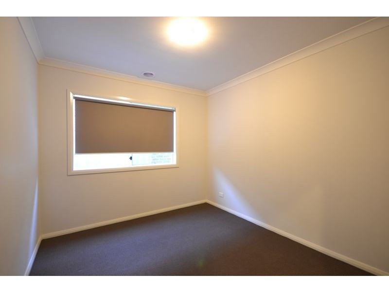 27 Moore Mews, Pakenham VIC 3810