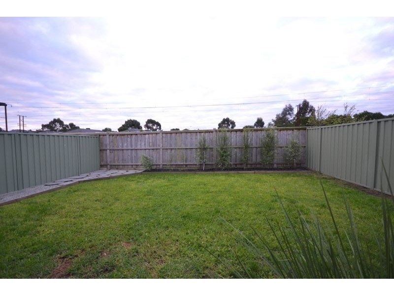 27 Moore Mews, Pakenham VIC 3810