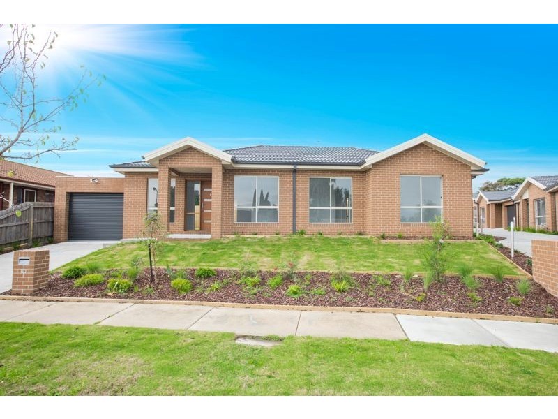 9/16-18 Phelan Drive, Cranbourne North VIC 3977