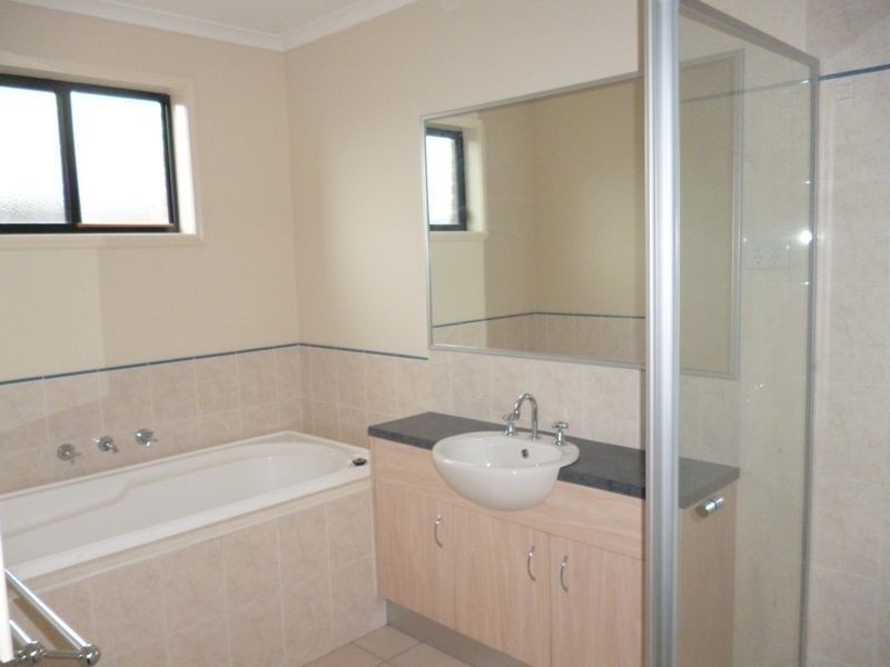 1 Trevino Way, Cranbourne North VIC 3977