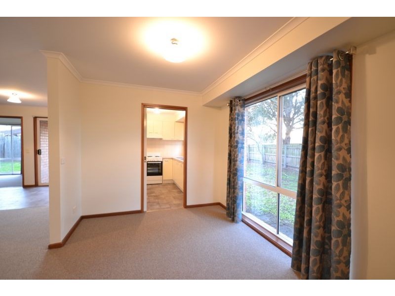 11 Maureen Close, Cranbourne West VIC 3977