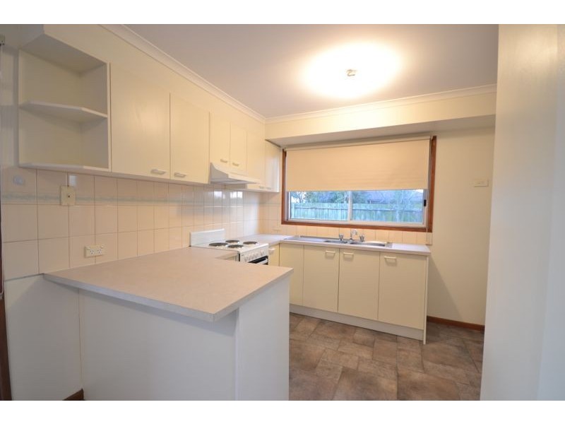 11 Maureen Close, Cranbourne West VIC 3977