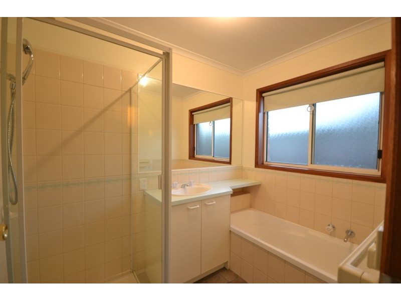 11 Maureen Close, Cranbourne West VIC 3977