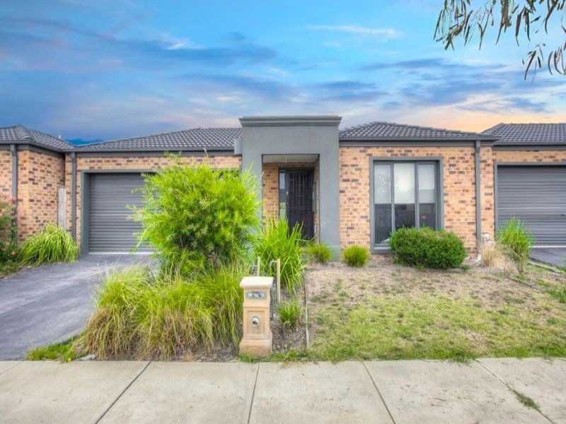13 Beechtree Way, Cranbourne North VIC 3977