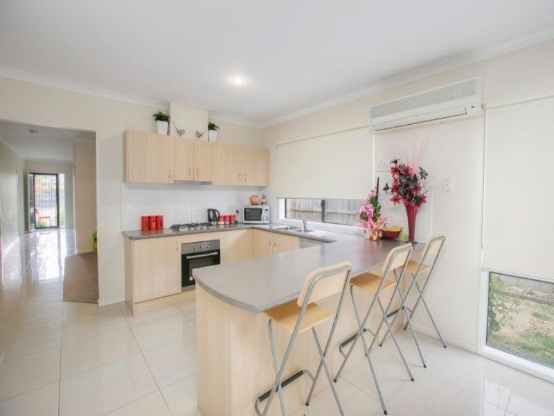 13 Beechtree Way, Cranbourne North VIC 3977