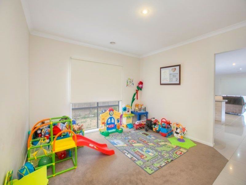 13 Beechtree Way, Cranbourne North VIC 3977