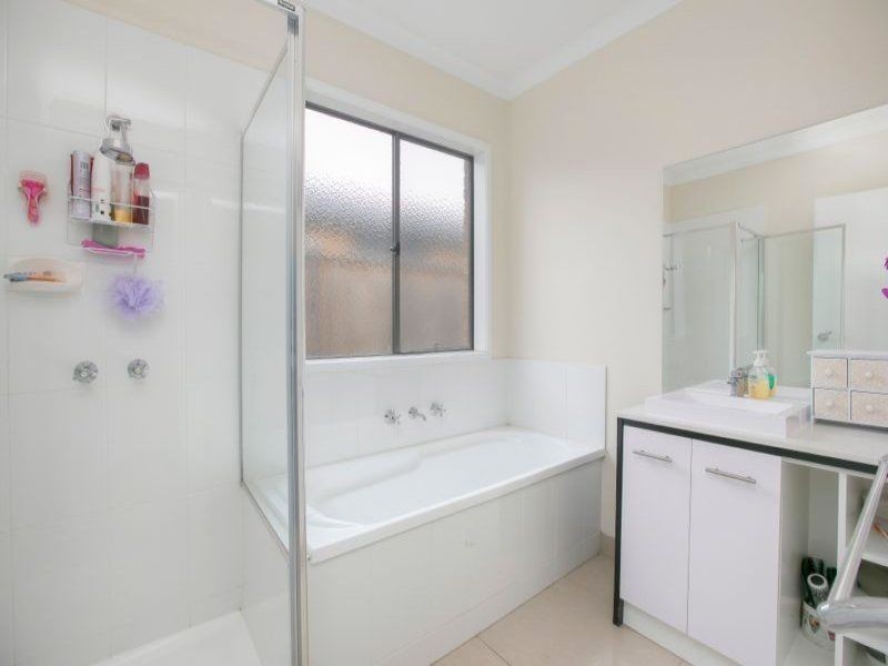 13 Beechtree Way, Cranbourne North VIC 3977