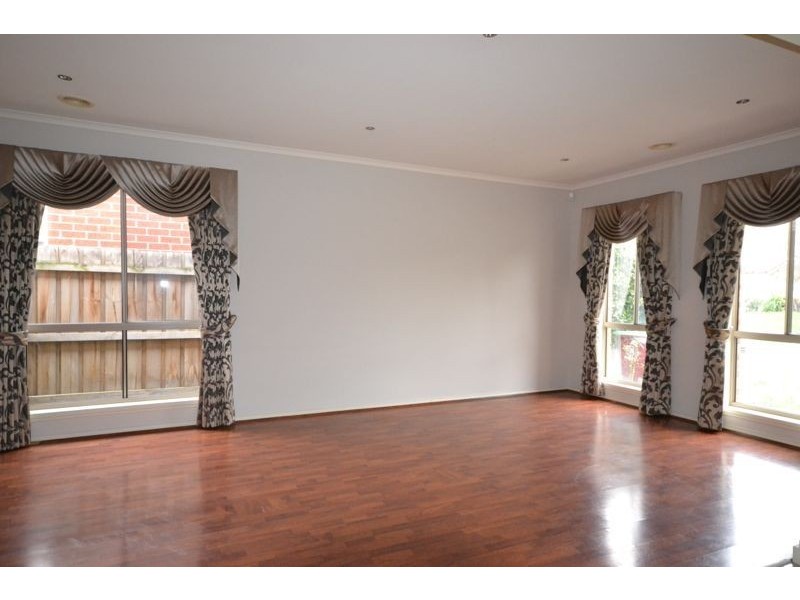 19 Ratcliffe Way, Lynbrook VIC 3975