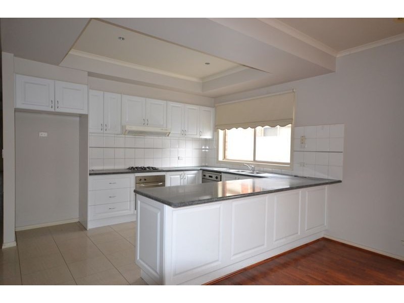 19 Ratcliffe Way, Lynbrook VIC 3975