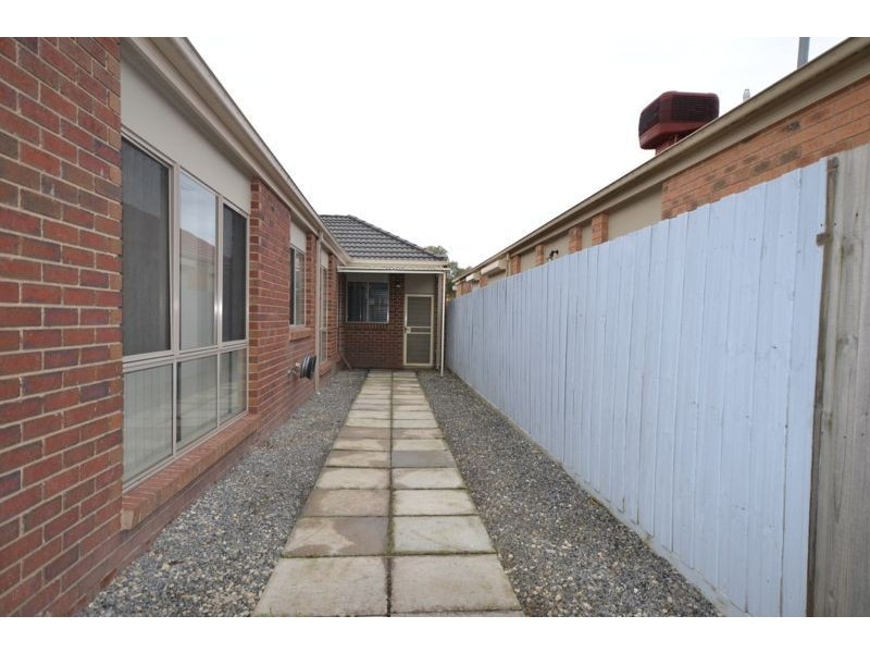 19 Ratcliffe Way, Lynbrook VIC 3975
