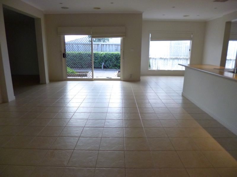 37 Golden Grove Drive, Narre Warren South VIC 3805