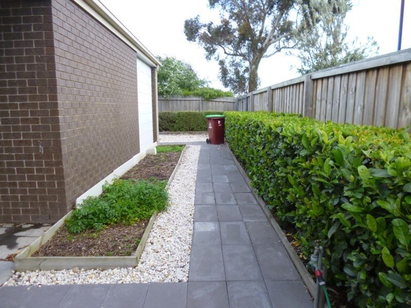 37 Golden Grove Drive, Narre Warren South VIC 3805