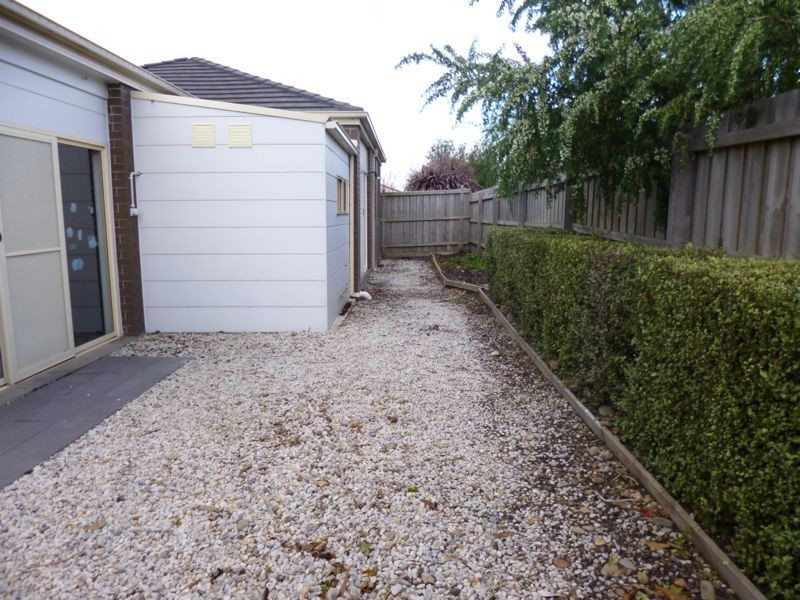 37 Golden Grove Drive, Narre Warren South VIC 3805