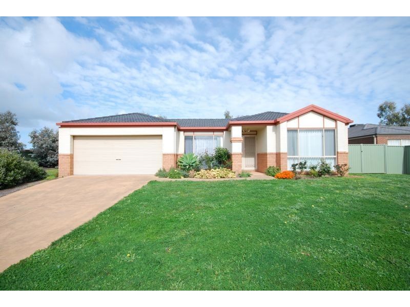 31 Briarcrest Drive, Cranbourne East VIC 3977