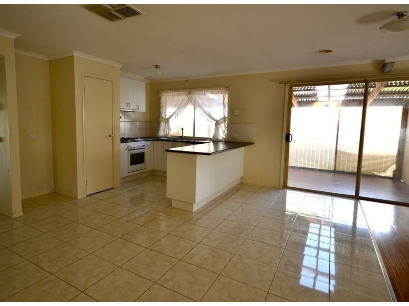 16 Cromwell Lane, Cranbourne East VIC 3977
