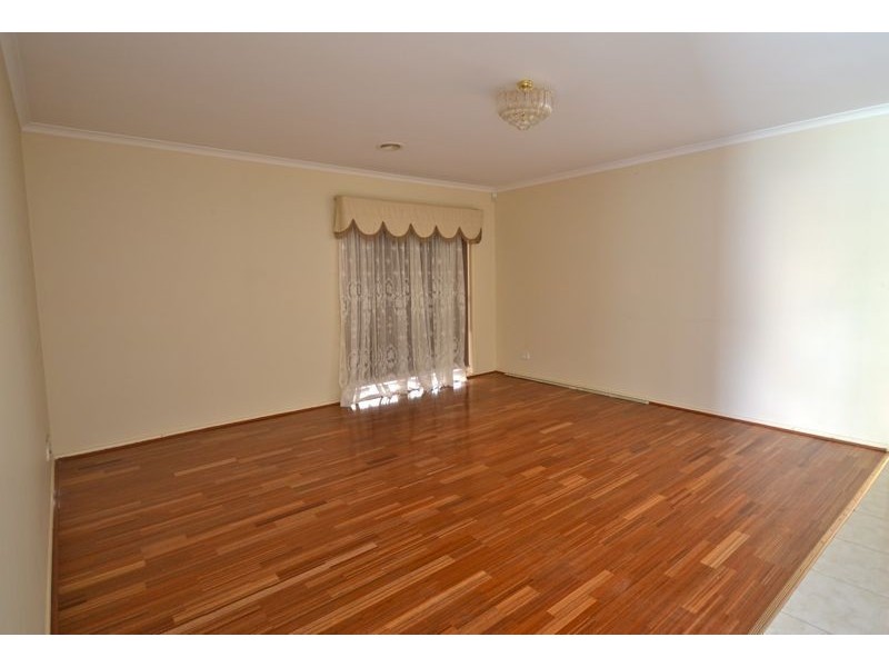 16 Cromwell Lane, Cranbourne East VIC 3977