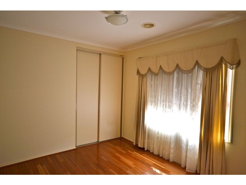 16 Cromwell Lane, Cranbourne East VIC 3977