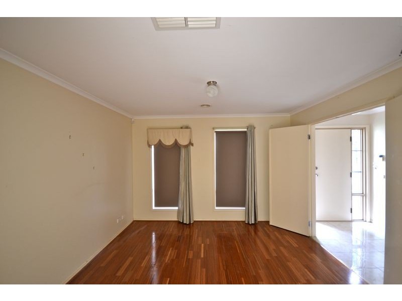 16 Cromwell Lane, Cranbourne East VIC 3977
