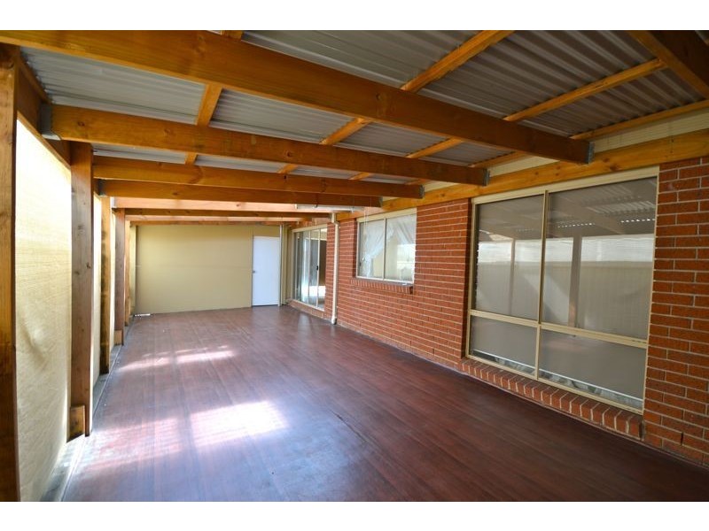 16 Cromwell Lane, Cranbourne East VIC 3977