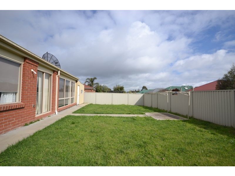 16 Cromwell Lane, Cranbourne East VIC 3977