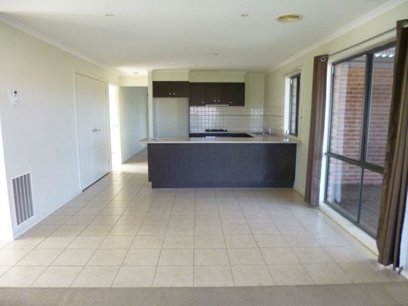 40 Sing Crescent, Berwick VIC 3806