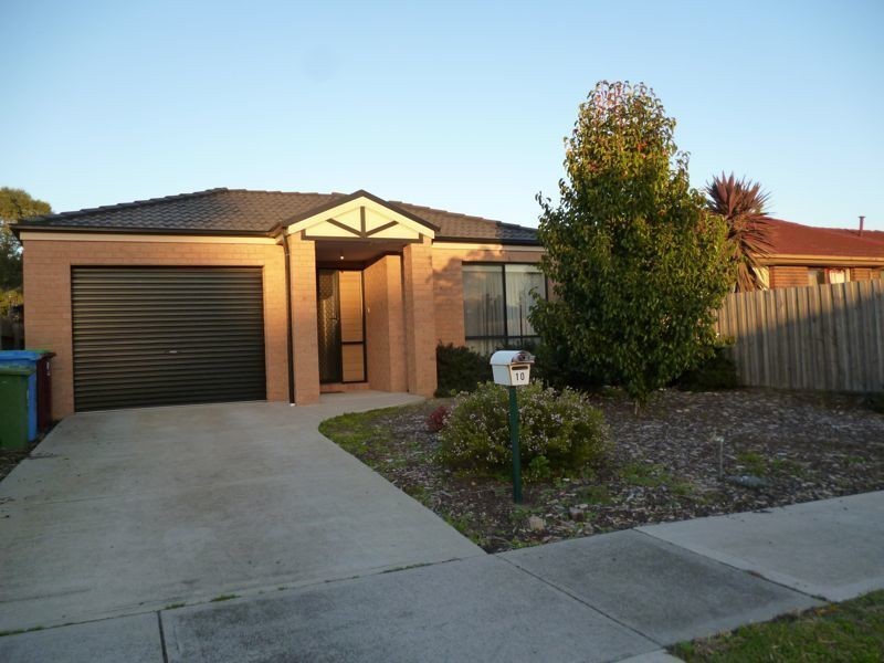10 Gray Street, Cranbourne North VIC 3977