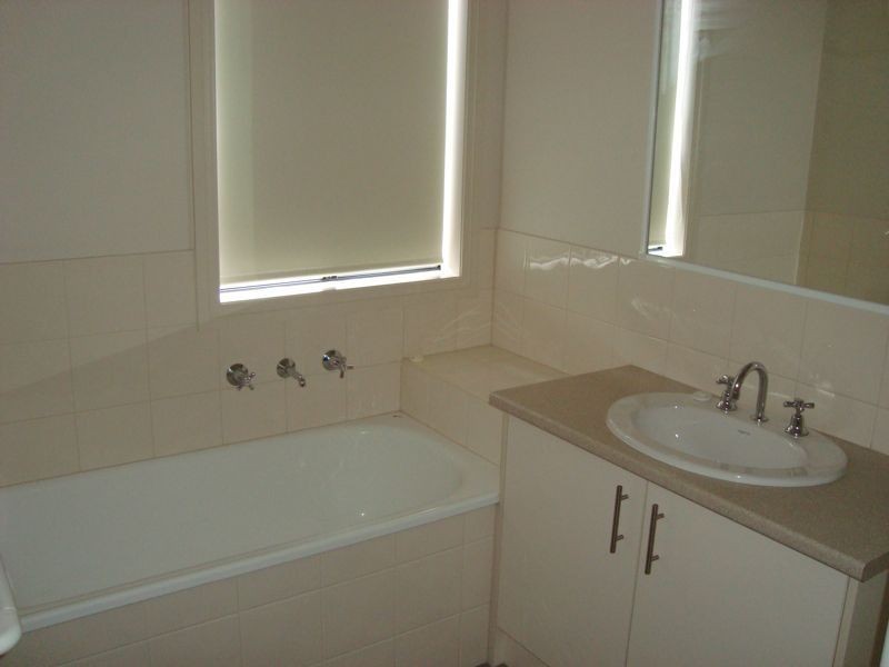 10 Gray Street, Cranbourne North VIC 3977