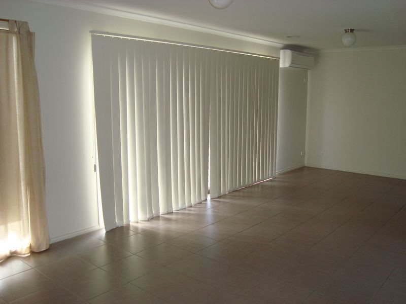 10 Gray Street, Cranbourne North VIC 3977