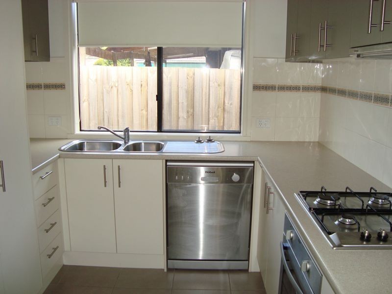 10 Gray Street, Cranbourne North VIC 3977