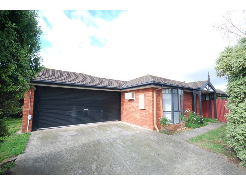 2 Fishburn Place, Cranbourne West VIC 3977