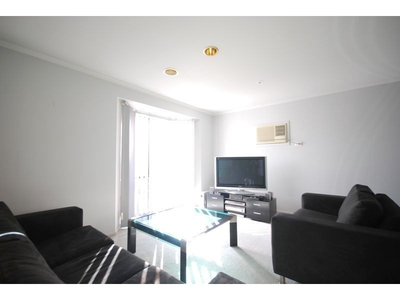 2 Fishburn Place, Cranbourne West VIC 3977