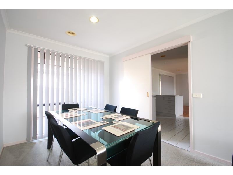 2 Fishburn Place, Cranbourne West VIC 3977