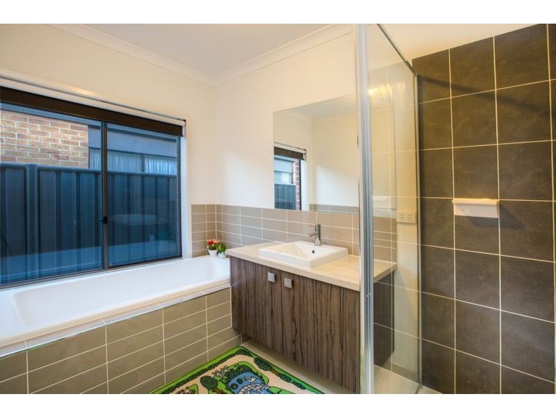 14 Charlock Drive, Cranbourne North VIC 3977