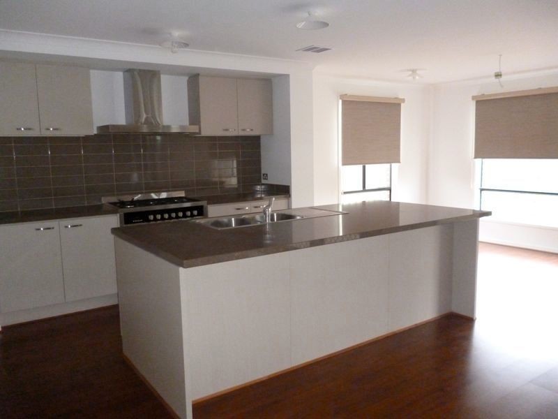 4 Pedigree Grove, Cranbourne East VIC 3977