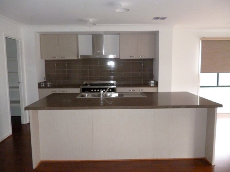 4 Pedigree Grove, Cranbourne East VIC 3977