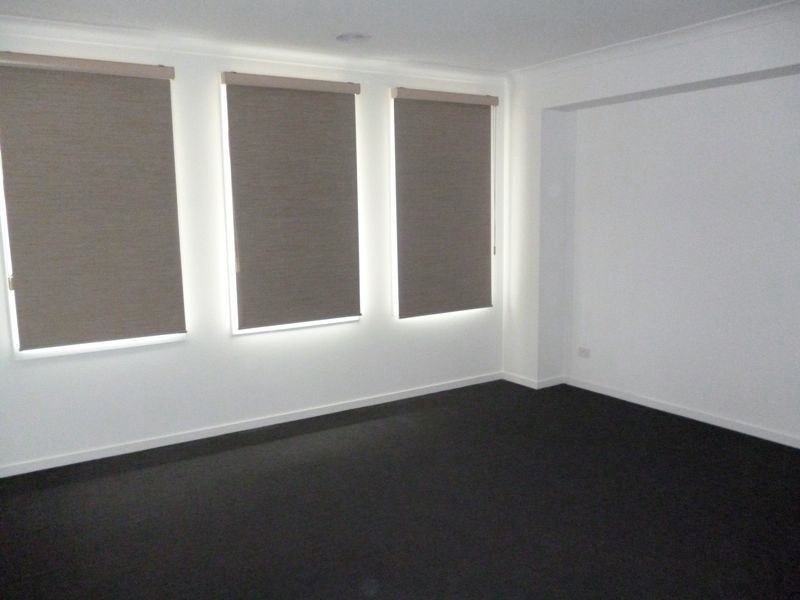 4 Pedigree Grove, Cranbourne East VIC 3977