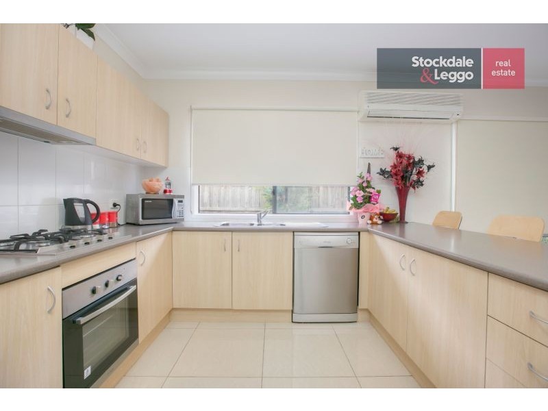 13 Beechtree Way, Cranbourne North VIC 3977