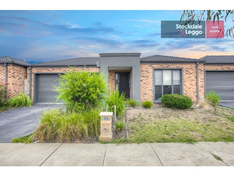 13 Beechtree Way, Cranbourne North VIC 3977