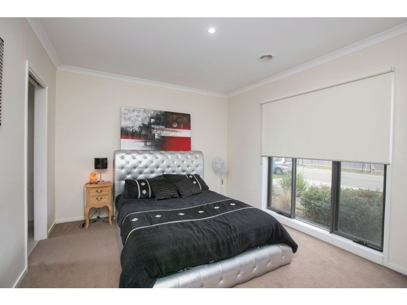 13 Beechtree Way, Cranbourne North VIC 3977