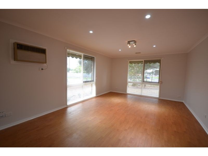 175 Endeavour Drive, Cranbourne North VIC 3977