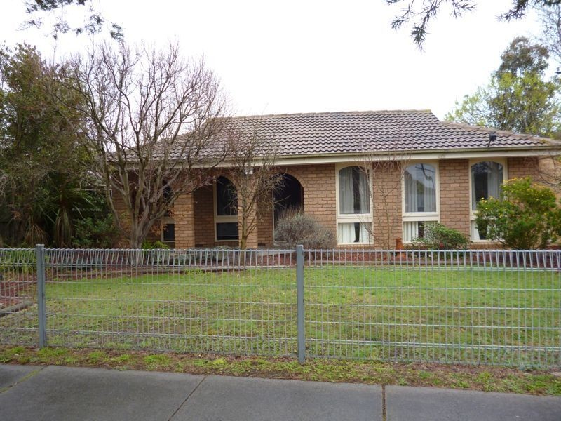 1 Thomas Crescent, Cranbourne VIC 3977