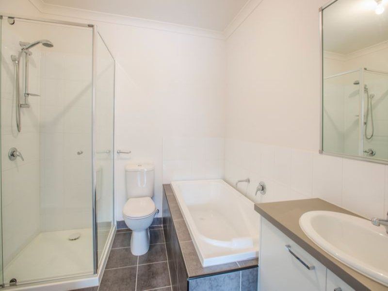 1/16-18 Phelan Drive, Cranbourne North VIC 3977
