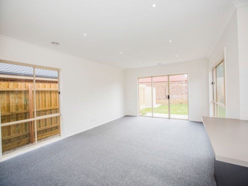 1/16-18 Phelan Drive, Cranbourne North VIC 3977