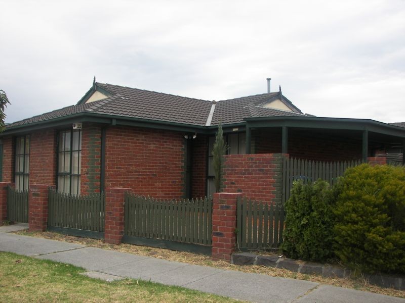 14 Marnie Drive, Cranbourne West VIC 3977