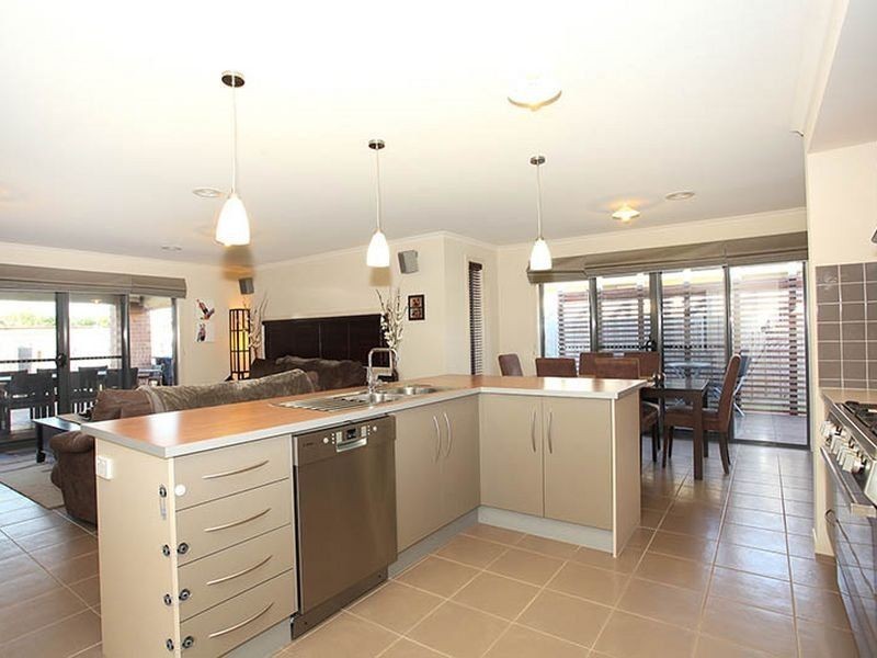 23 Ferndown Drive, Cranbourne VIC 3977