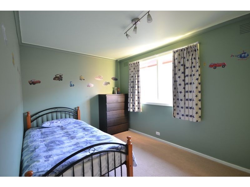 27 Dunbar Avenue, Cranbourne VIC 3977